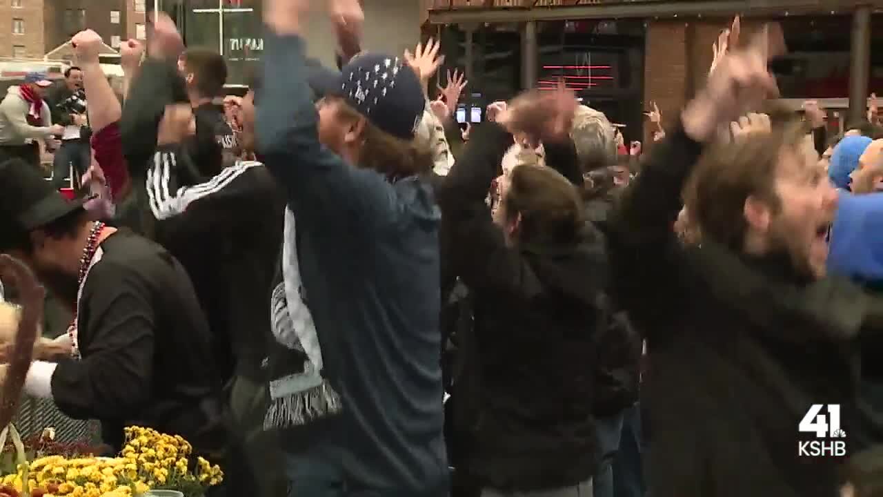Fans celebrate as USMNT goes up 1 in do-or-die match against Iran
