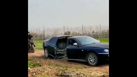 Short: CARRO QUEBRADO