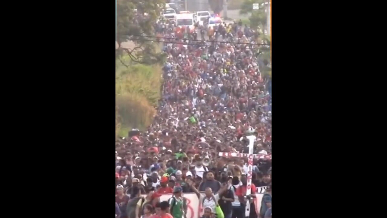 MASSIVE Crowd of Illegals Head Towards Biden's Open Border