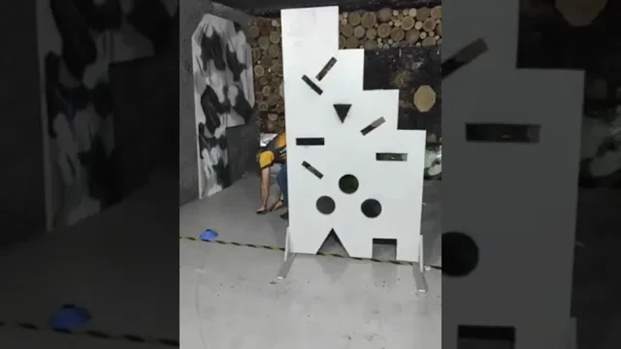 Clube e Escola de tiro - Oficina Atirando (Cortando o Cartão)