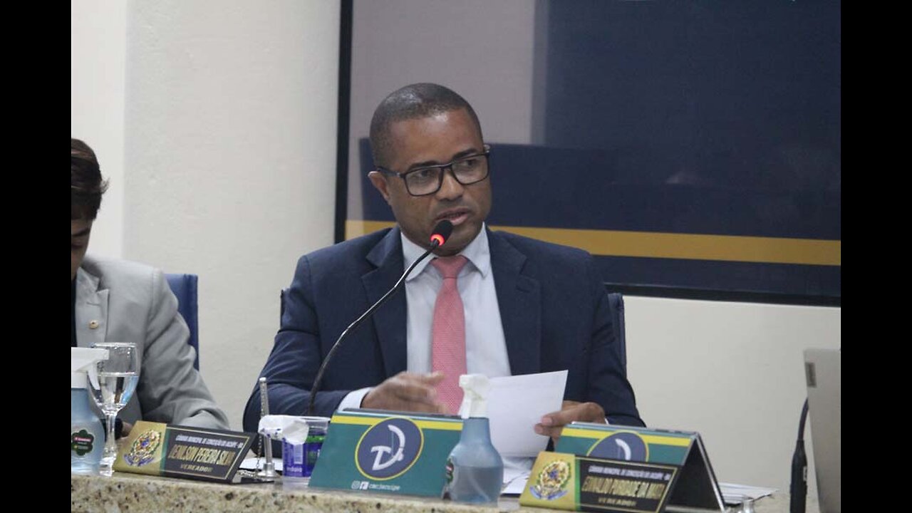 Vereador Denilson encontra porteiro dando aula em escola de Conceição do Jacuípe