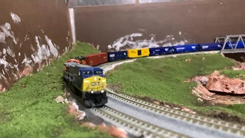 N Scale CSX AC6000 foreign power leading the consist