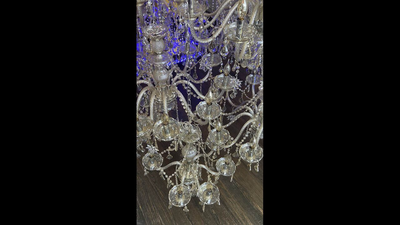 Thats a huge chandelier