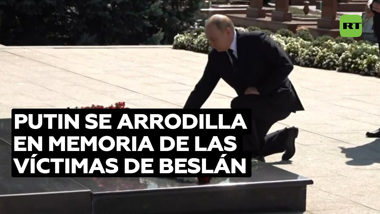 Putin se arrodilla ante el monumento a las víctimas del ataque terrorista a la escuela de Beslán