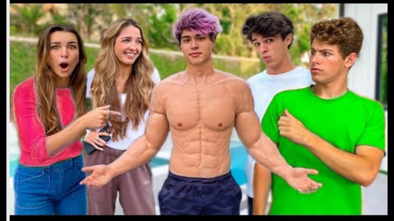 PRANKING MY FRIENDS WITH MY NEW BODY!!