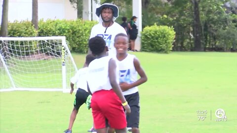 NFL vet Brandon Flowers host football and cheerleading camp