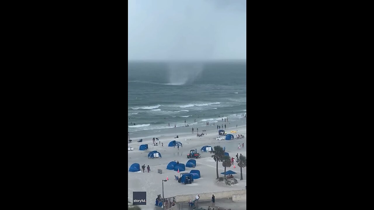 Footage captures waterspout ripping through crowded beach