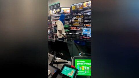 Stockton 7-Eleven workers fight attempted robber in viral video #viral