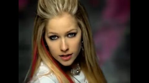 Avril Lavigne - Girlfriend (Official Video)