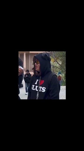 Be Careful When Eating In Restaurants, Especially If This Freak Has Passed Through