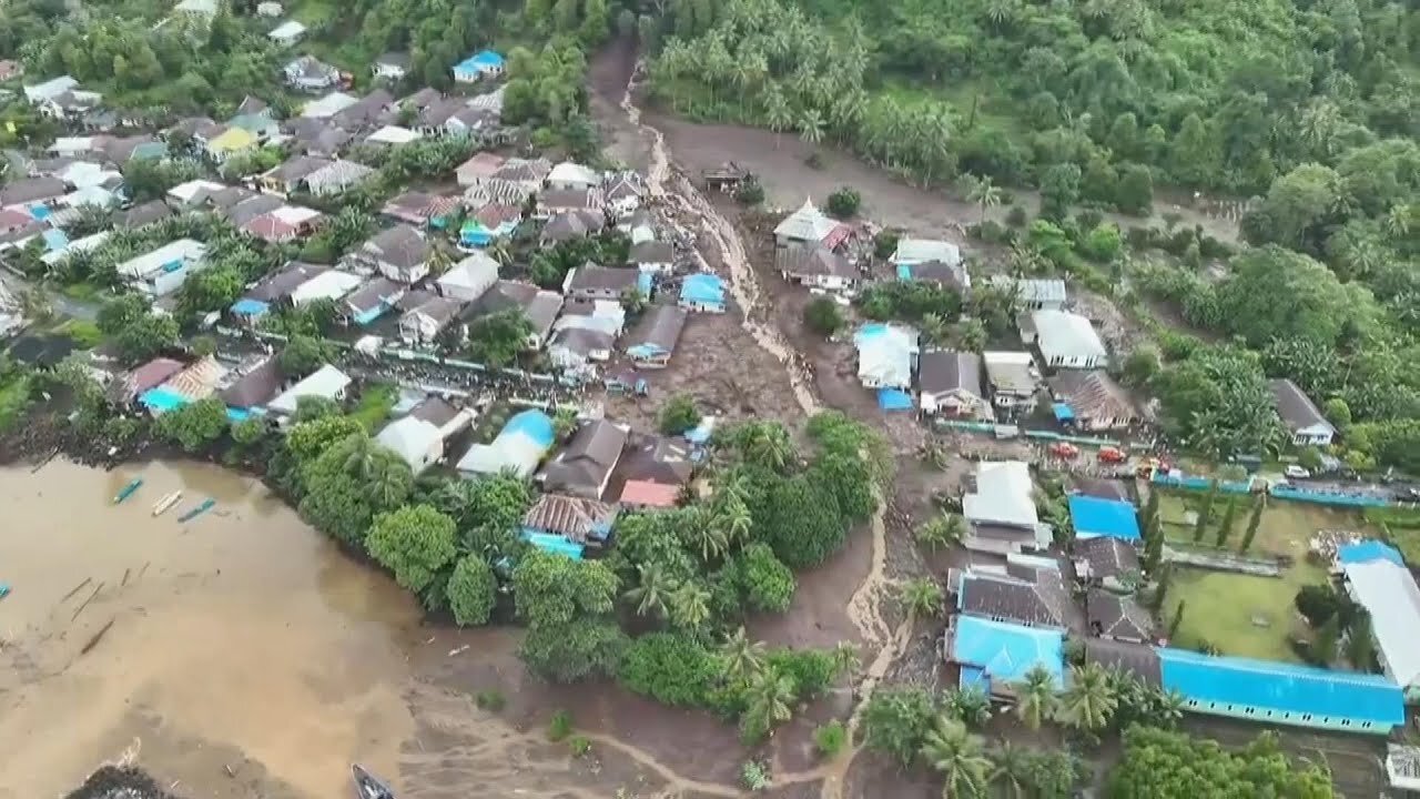 At least 11 die in flash flood in eastern Indonesia