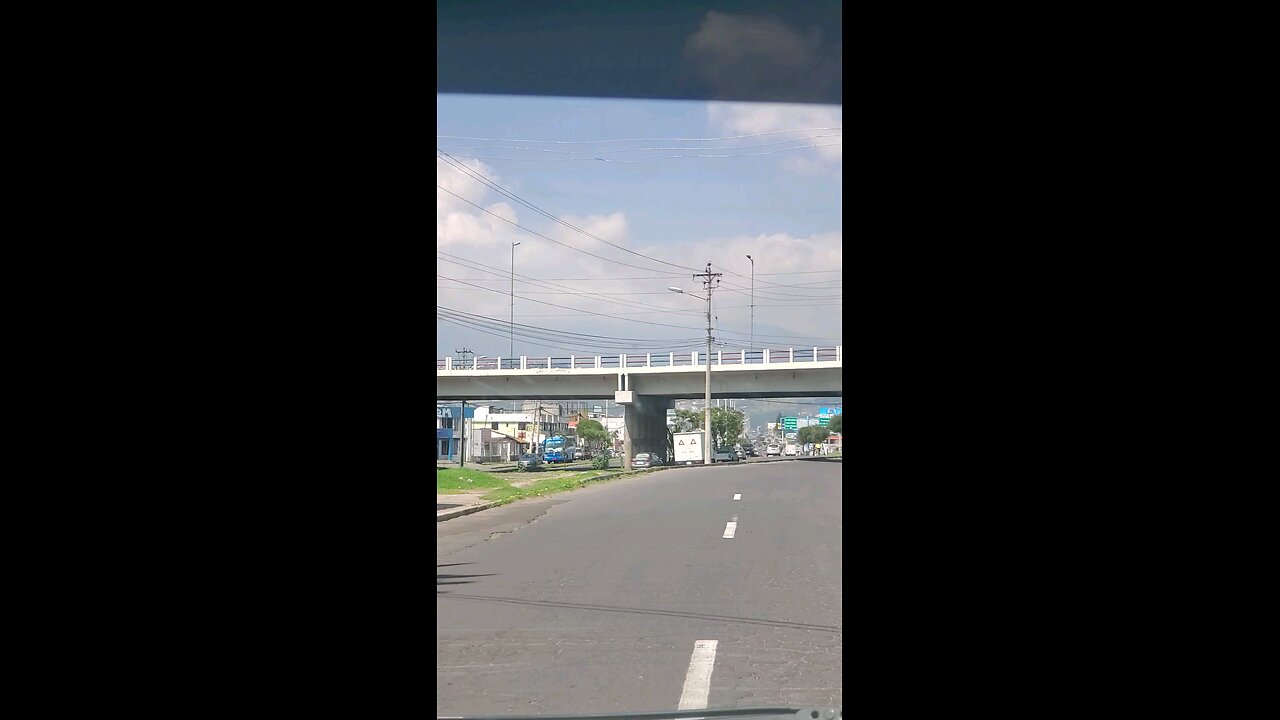 My driver Diana taking me through north Quito in Ecuador 🇪🇨