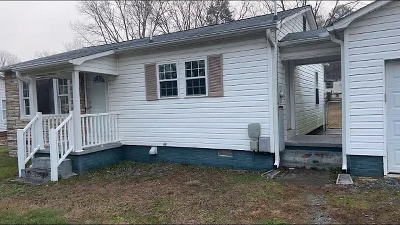 I MOVED INTO MY FIRST HOUSE!!