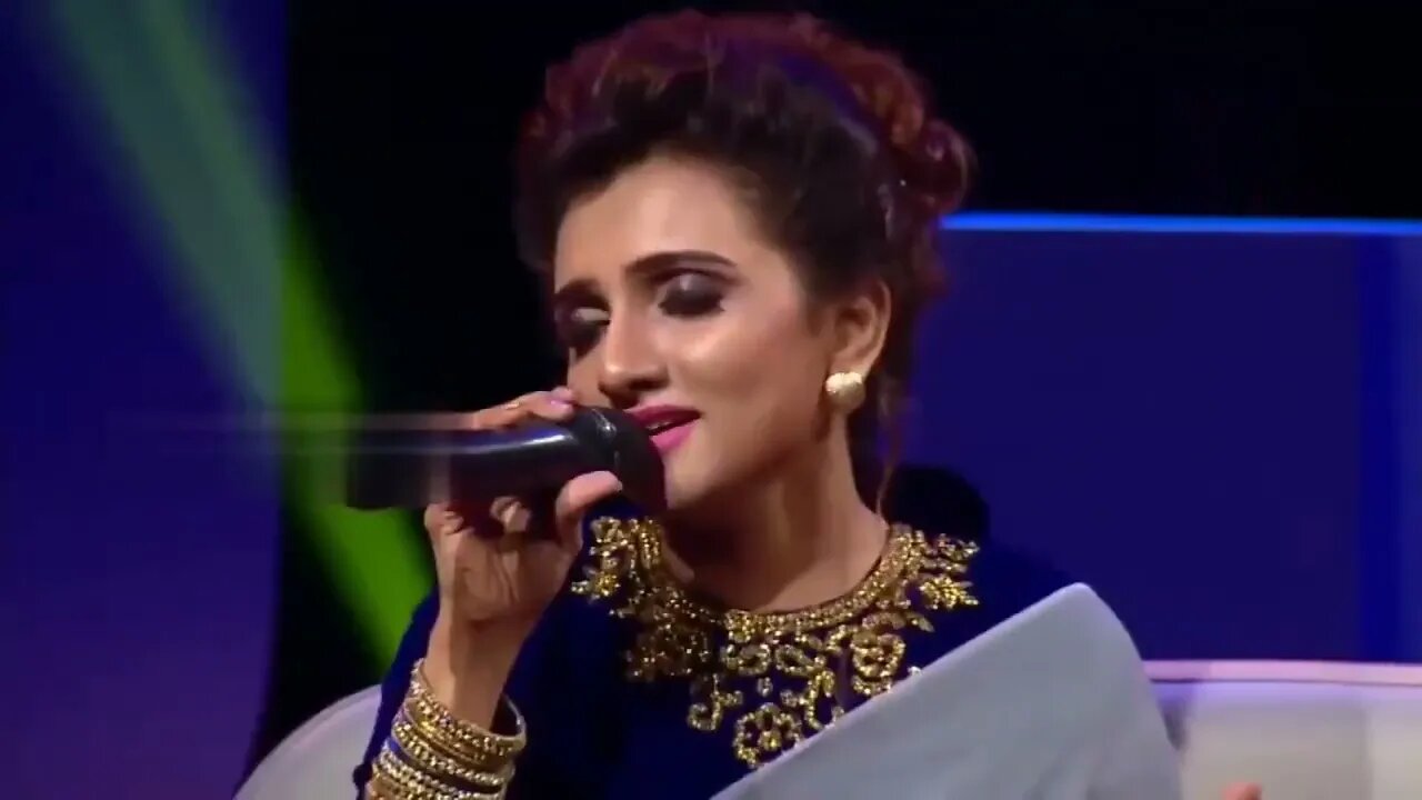 Ghazal Sung By Manjari Who Jo Hum Main Tum Main
