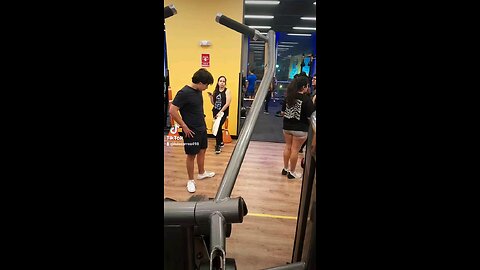 Great day, puré biceps and back. #luis13711 #biceps #back #triceps #cuadriceps #shoulders #legs