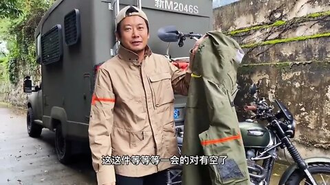 A rainy season motorcycle trip in Dali is a blessing to be backed up by an off-road RV.