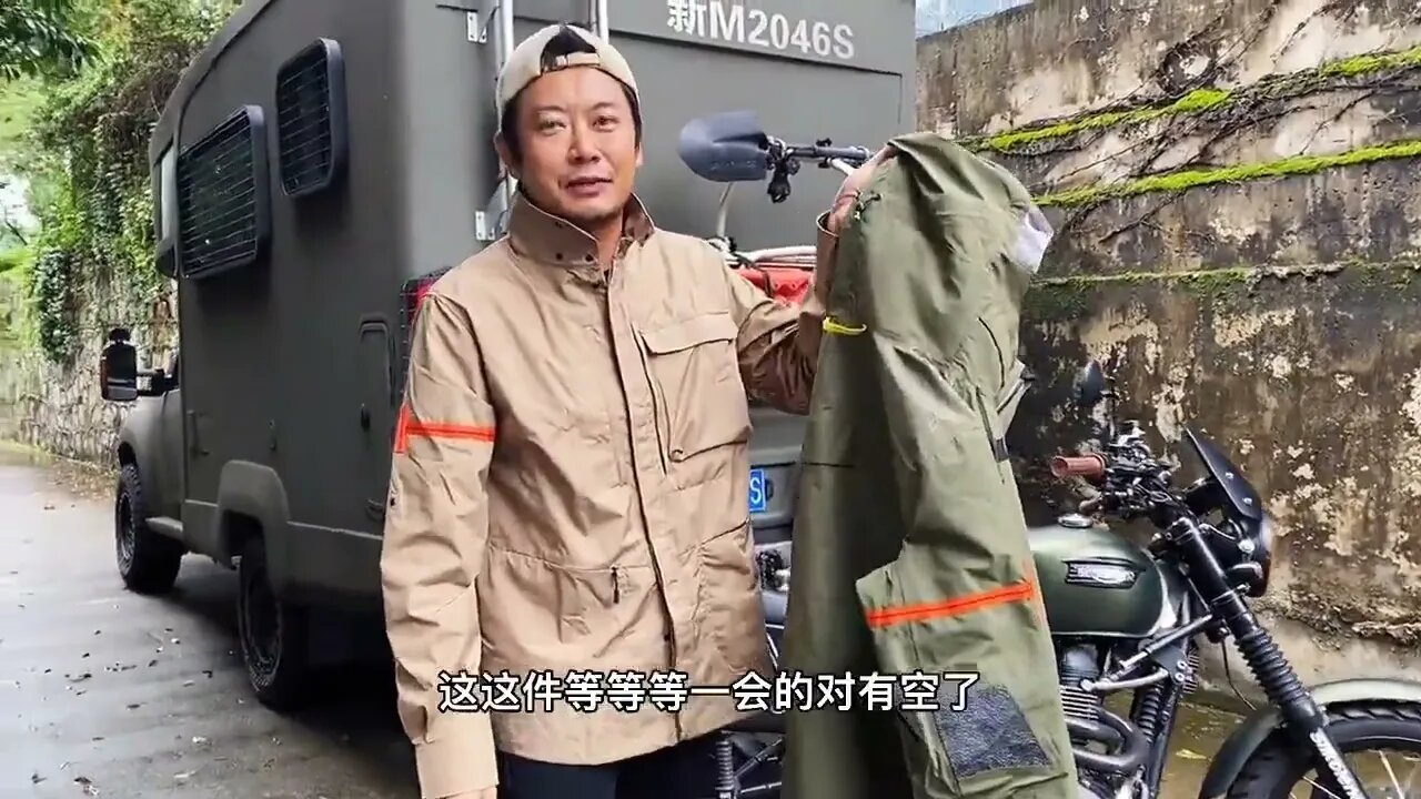 A rainy season motorcycle trip in Dali is a blessing to be backed up by an off-road RV.