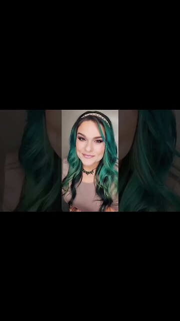 💜 Our Cosmikology Divine Eyeshadow Palette features nine shades of cruelty-free, vegan eyeshadow,