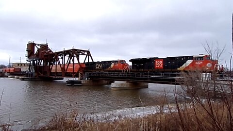 CN Oshkosh Bridge 220309