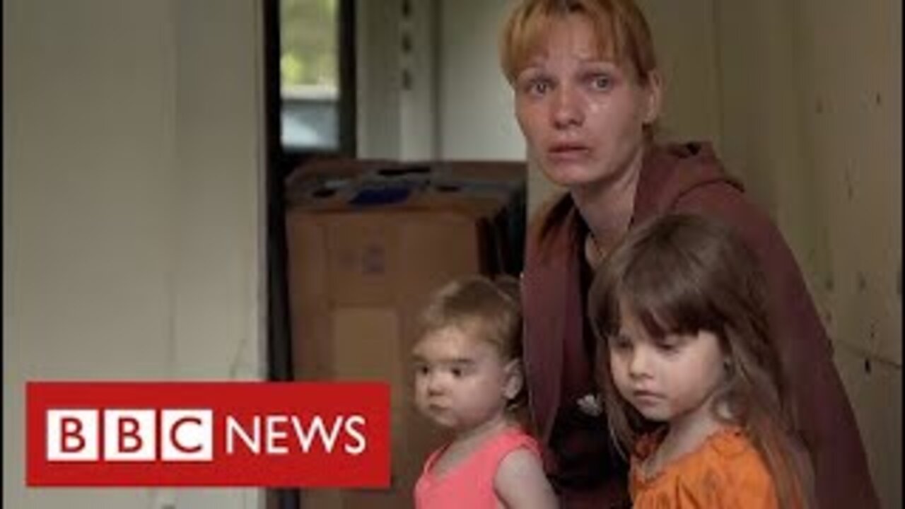 Frontline_report:_terrified_civilians_flee_Russian_advance_in_eastern_Ukraine_-98NEWS
