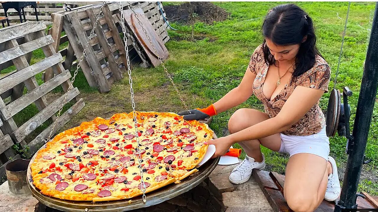 Why Can't Someone Look At Me The Way. Look At Pizza?