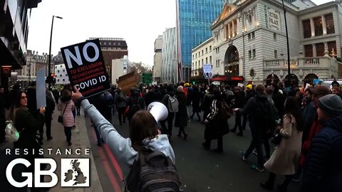 MEGA 10 duizenden demonstranten Londen 18-12-21