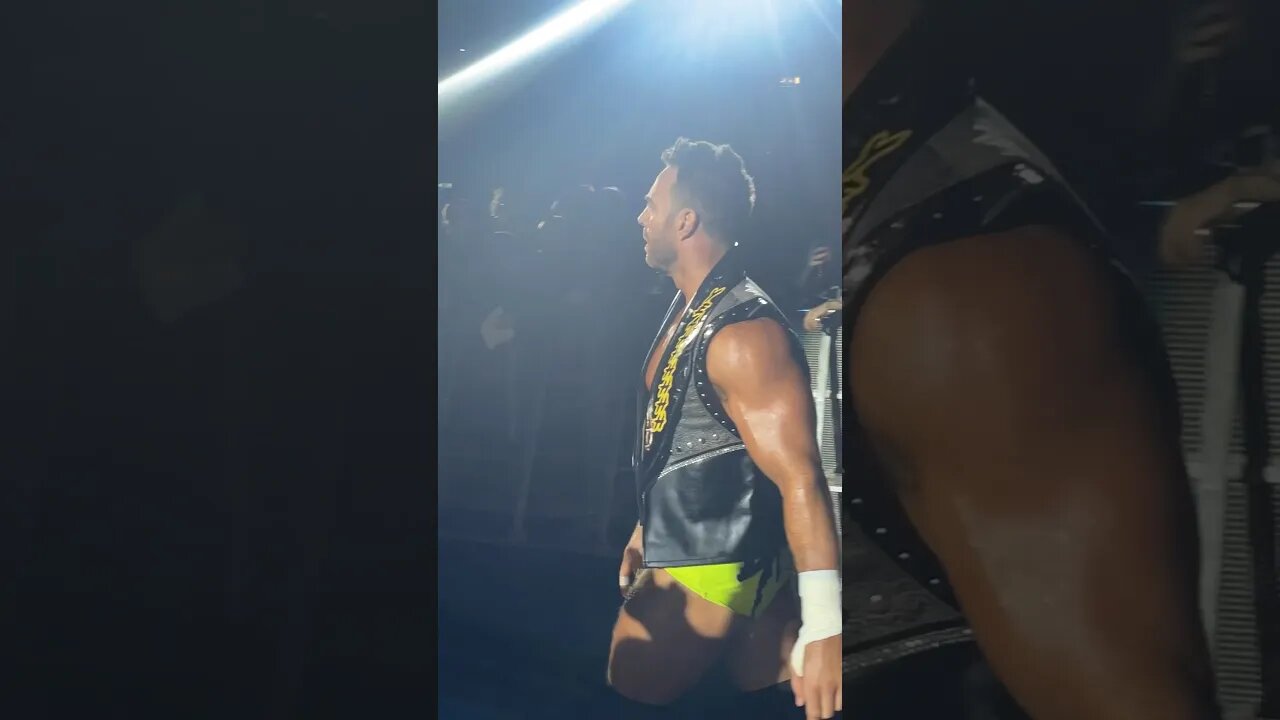 LA KNIGHT MAKES HIS WAY TO THE RING SUNDAY STUNNER LONDON #wwe