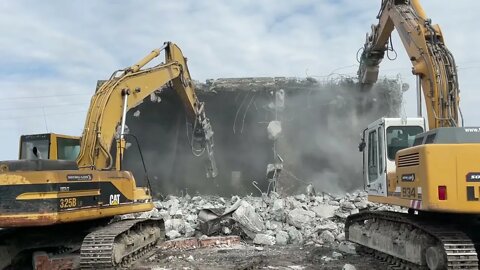 Liebherr 934 With Concrete Pulverizer & Cat 325B With Hydraulic Breaker-Sotiriadis/Labrianidis-3