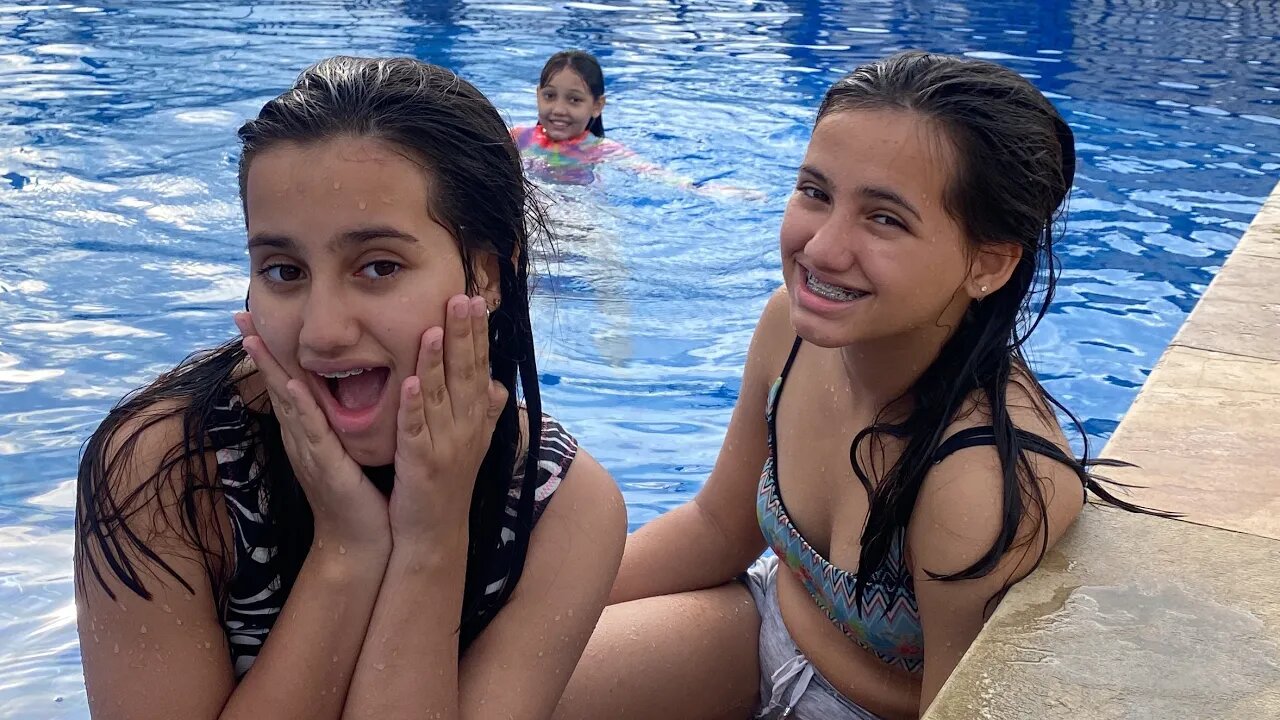 VERDADE OU MENTIRA NA PISCINA! 3 irmãs demais