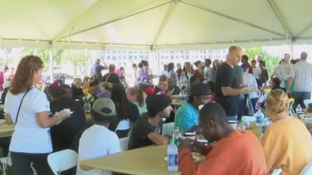 Ministry provides early Thanksgiving to the homeless in West Palm Beach