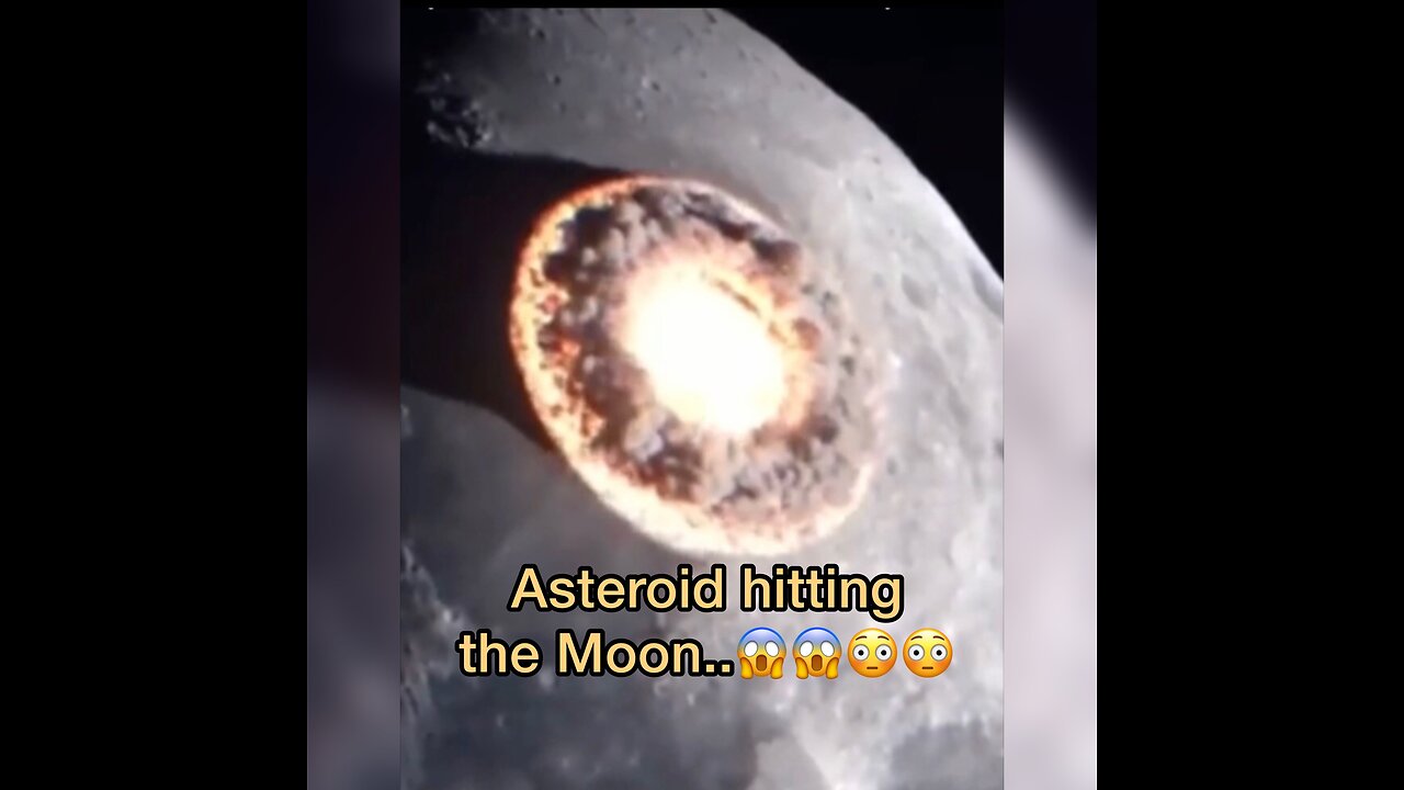 Asteroid hotting the Moon..😱😱
