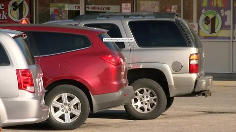 Neighbors, mothers respond to 3-year-old left in hot car