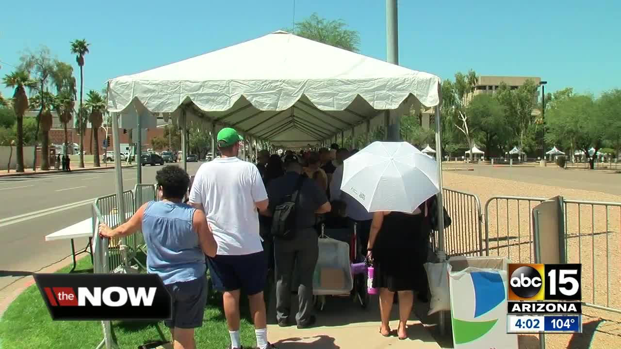 Thousands pay their respects to Senator McCain