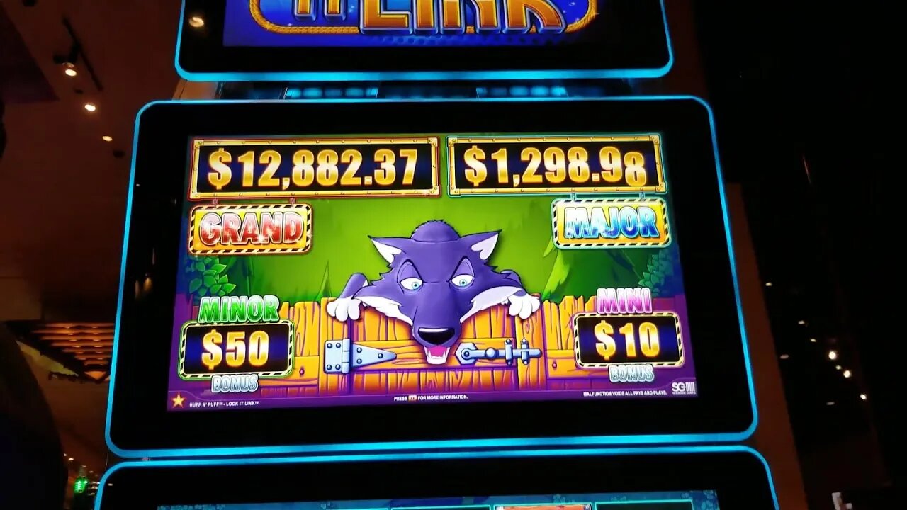 Winning MONEY on Slot Machines Huff N Puff at the Casino!!