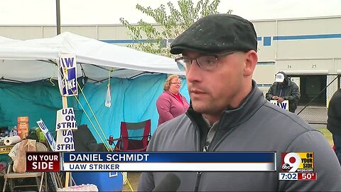 UAW strikers react to news of tentative deal with GM