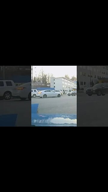 Impatient driver doesn't wait for ambulance