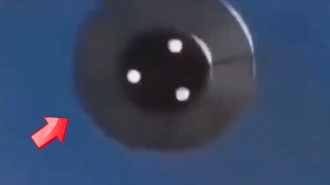 Sighting of a saucer-shaped UFO in the sky on February 9, 2008 [Space]