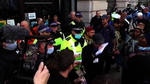 UNITE FOR FREEDOM PROTESTERS CLASH WITH POLICE OUT SIDE AUSTRALIA HOUSE #uniteforfreedom