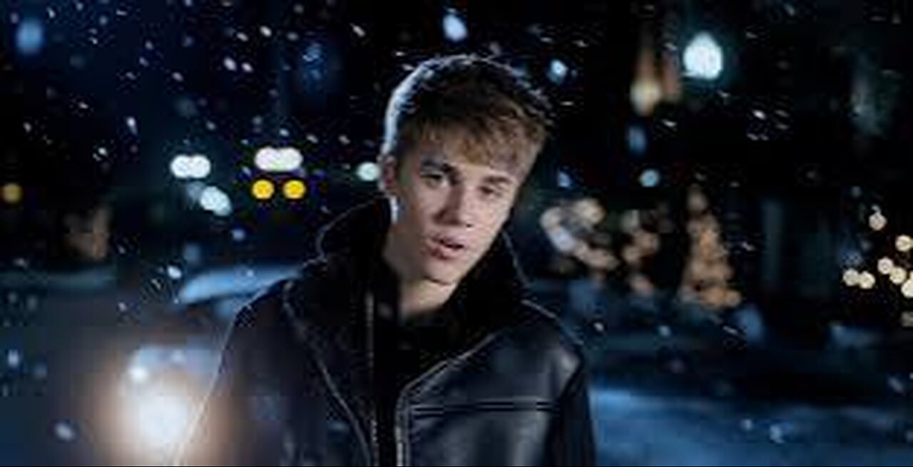 Justin Bieber - Mistletoe (Official Music Video)