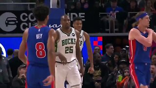 Giannis Dunks