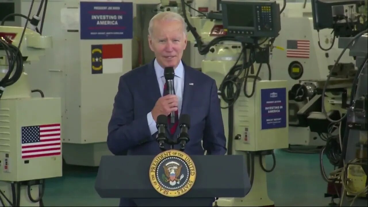 Biden Opens Speech In North Carolina By Battling With Giant Teleprompter In Front Of Him