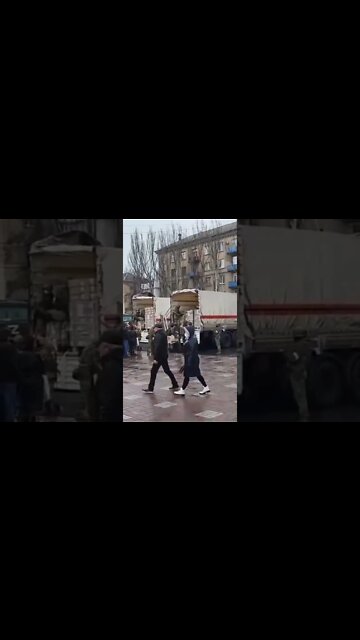 Russian troops provide food aid to Ukrainians. #shorts