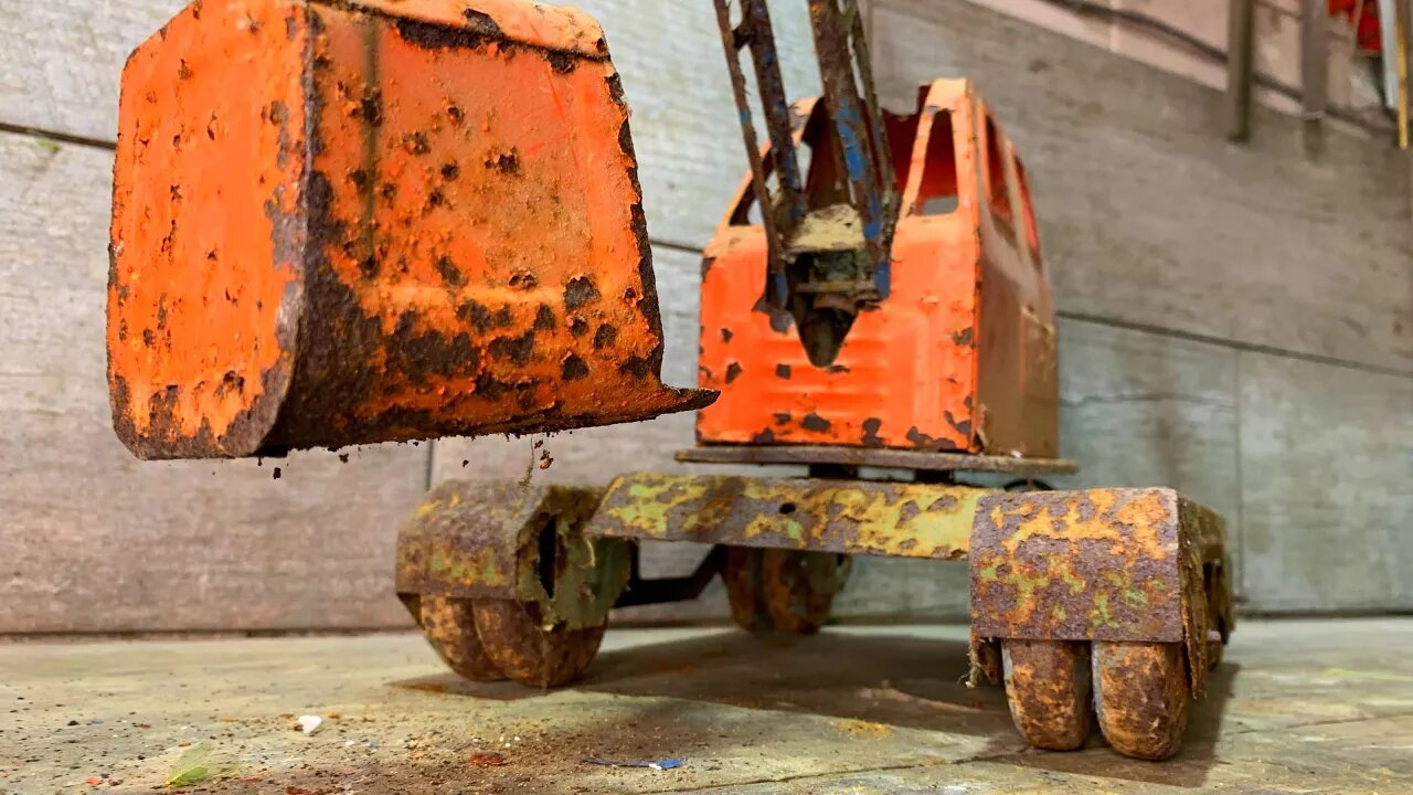 Full Restoration of a Large and Very Rusty toy excavator. I was Amazed by the Result!!!