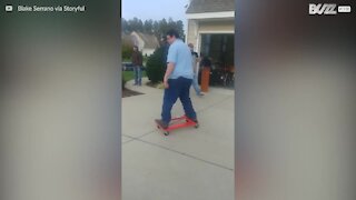 Improviserad skateboard leder till en episk olycka