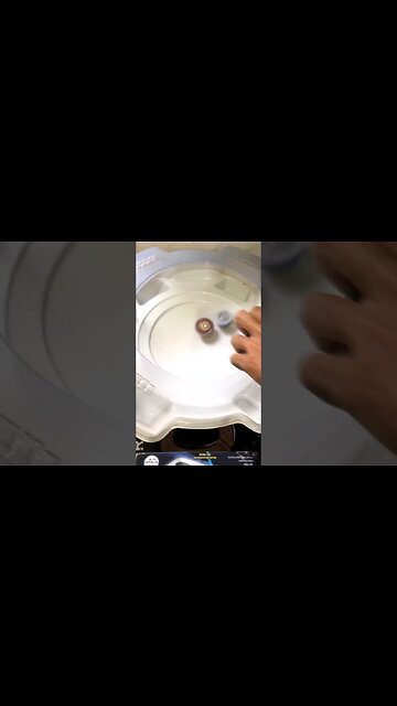 FOI EMPATE 🤔 (batalha de beyblade) #beyblade #beybladeburst #batalhadebeyblade