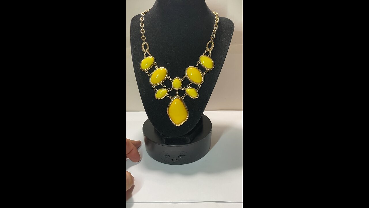Stop & Shop for your Wives!!! Elegant Chunky Statement Piece Gold-Tone Necklace w/ Yellow Acrylics