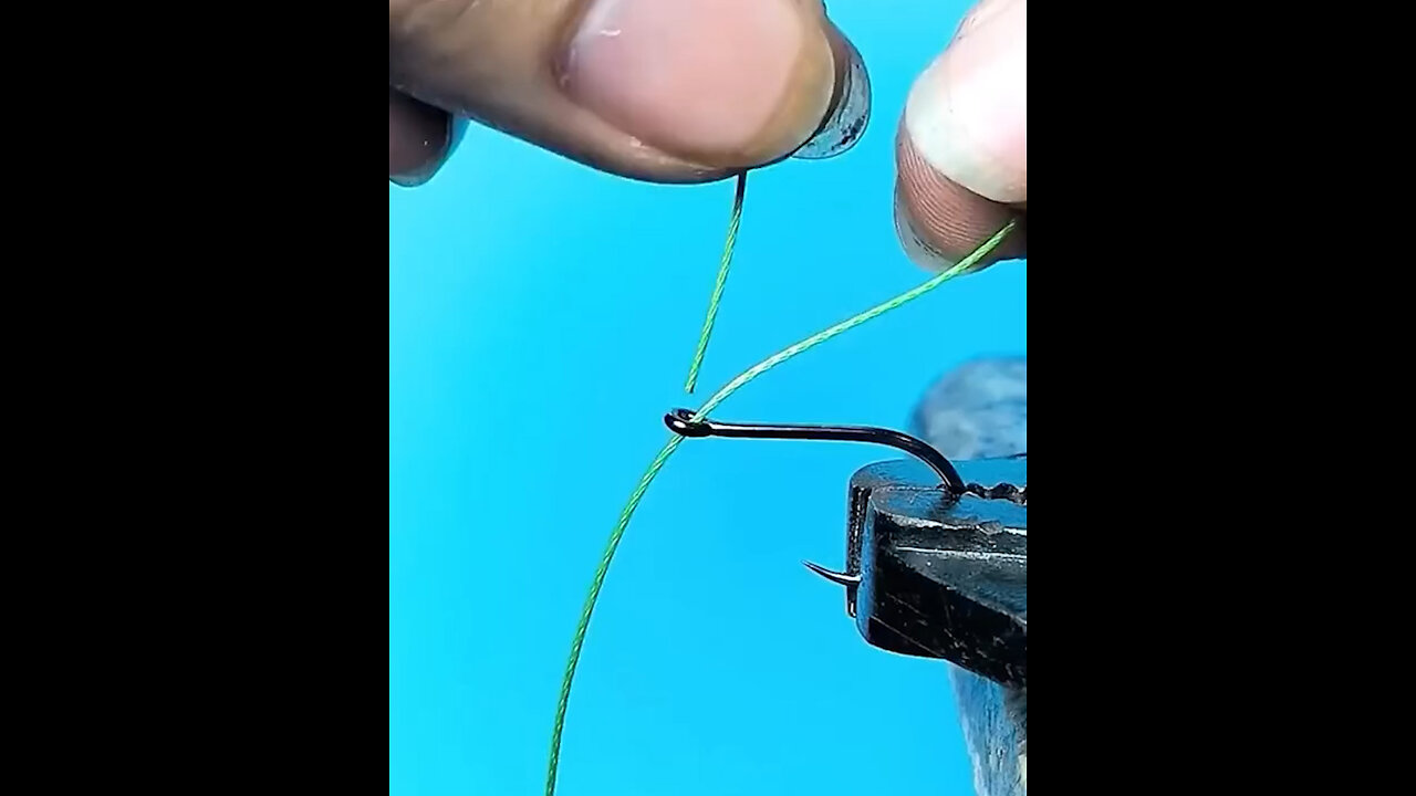 **Mastering the Art of Tying Fishing Knots! 🎣🔗**