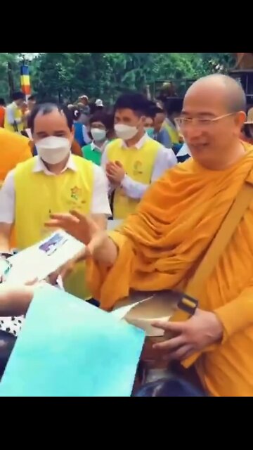 ĐỘNG TÁC THU TIỀN CỦA KHẦY 3 VÀNG RẤT CHUYÊN NGHIỆP!