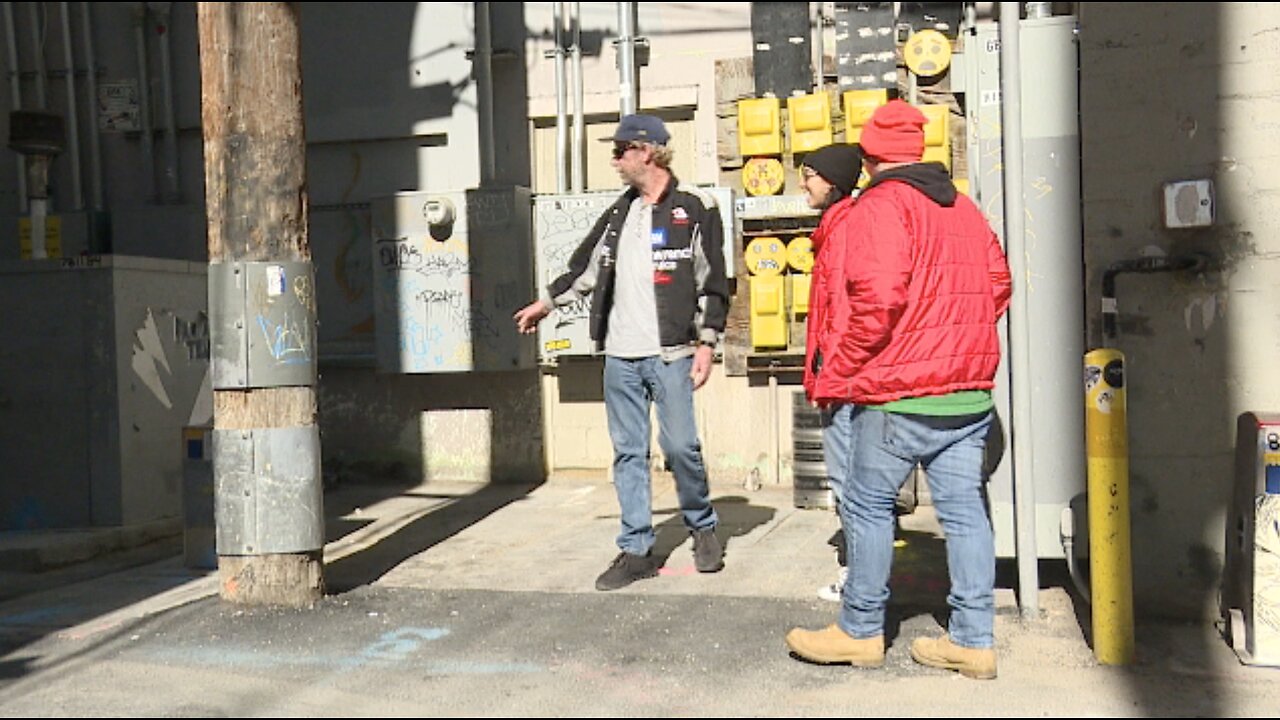 Veteran's Voice: Veteran now helping beautify an alleyway where used to sleep