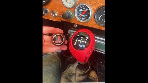 Installing A Meibaolin 5 Speed Manual Gearbox Shift Knob On A T-5. One Size Fits Most.